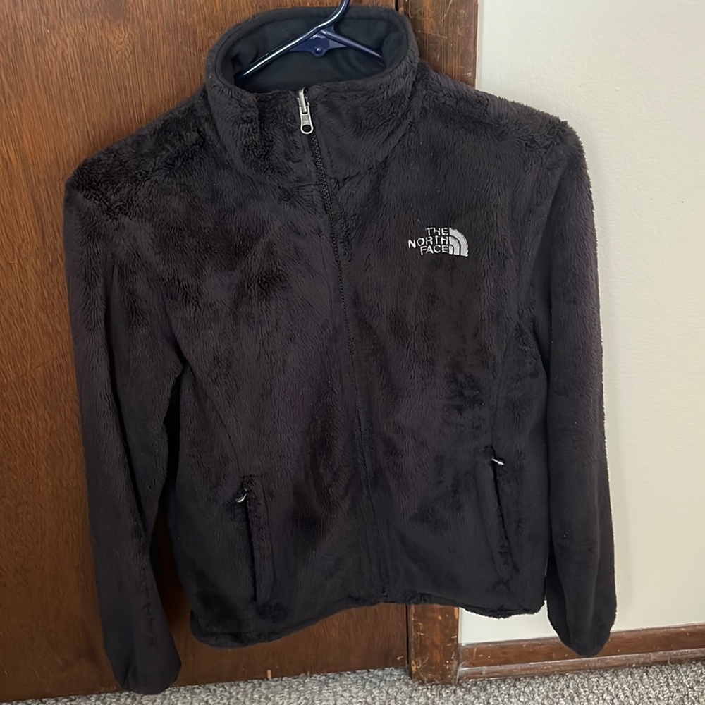 Women’s black north face fleece.